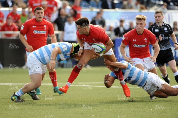 040619 - Argentina U20 v Wales U20 - World Rugby Under 20 Championship -  Tiaan Thomas-Wheeler of Wales is tackled by Thomas Gallo