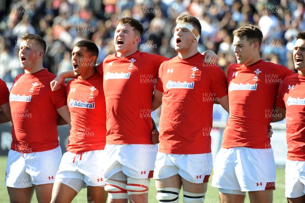 040619 - Argentina U20 v Wales U20 - World Rugby Under 20 Championship -  (L to R) Tom Devine, Rio Dyer, Jac Price, Teddy Williams and Max Llewellyn sing the national anthem