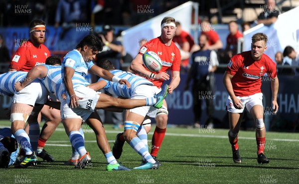 040619 - Argentina U20 v Wales U20 - World Rugby Under 20 Championship -  Gonzalo Garcia of Argentina puts in a clearance kick
