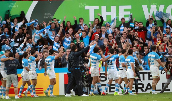 250915 - Argentina v Georgia - Rugby World Cup - The Argentina team do a lap of honour after the match