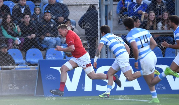 090618 - Argentina v Wales - International Rugby Union - James Davies of Wales scores try