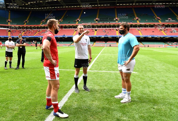 100721 - Argentina v Wales - International Rugby - Jonathan Davies of Wales, Referee Matthew Carley and Julian Montoya of Argentina during the coin toss