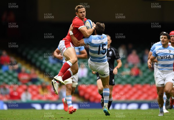 100721 - Argentina v Wales - International Rugby - Hallam Amos of Wales competes in the air with Juan Cruz Mallia of Argentina