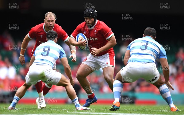 100721 - Argentina v Wales - International Rugby - Nicky Smith of Wales is tackled by Tomas Cubelli and Francisco Gomez Kodela of Argentina