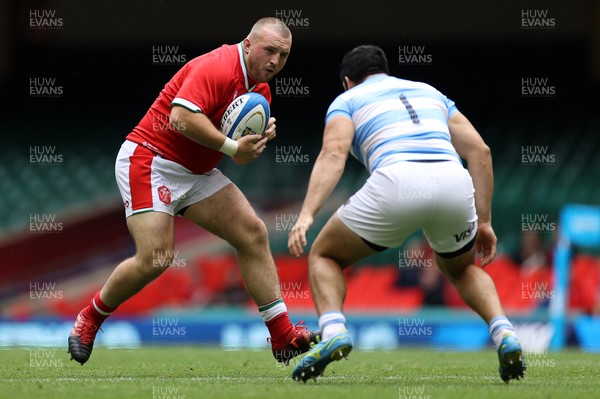 100721 - Argentina v Wales - Summer International Series - Dillon Lewis of Wales is challenged by Nahuel Tetaz Chaparro of Argentina