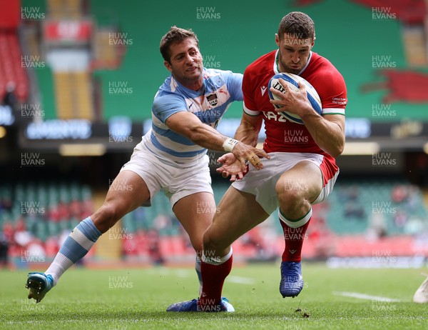 100721 - Argentina v Wales - Summer International Series - Jonah Holmes of Wales is tackled by Santiago Cordero of Argentina