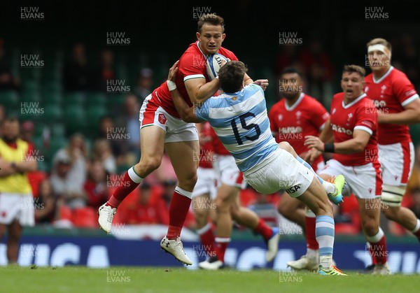 100721 - Argentina v Wales, Summer International First Test - Hallam Amos of Wales wins the ball from Juan Cruz Mallia of Argentina
