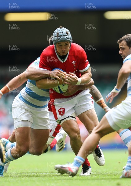 100721 - Argentina v Wales, Summer International First Test - Jonathan Davies of Wales takes on Nicolas Sanchez of Argentina and Tomas Cubelli of Argentina