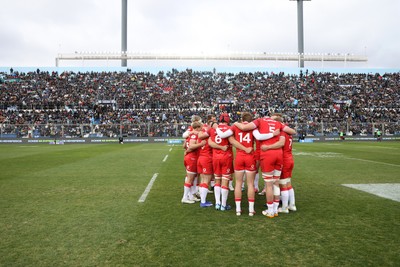 110726 - Argentina v Wales - Nations Championship - Wales team huddle
