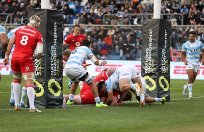 110726 - Argentina v Wales - Nations Championship - Rhys Carre of Wales scores a try