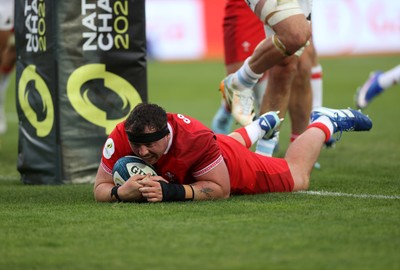 110726 - Argentina v Wales - Nations Championship - Ben Warren of Wales scores a try