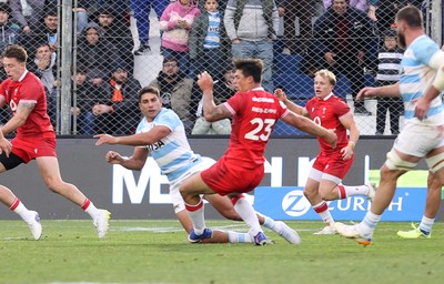 110726 - Argentina v Wales - Nations Championship - Louis Rees-Zammit of Wales is taken out by Santiago Carreras of Argentina 