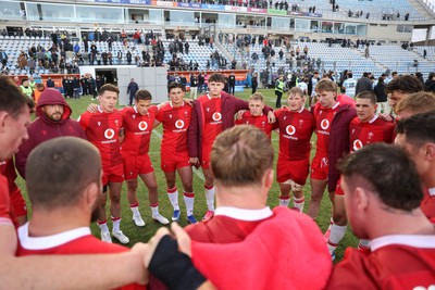 110726 - Argentina v Wales - Nations Championship - Wales team huddle