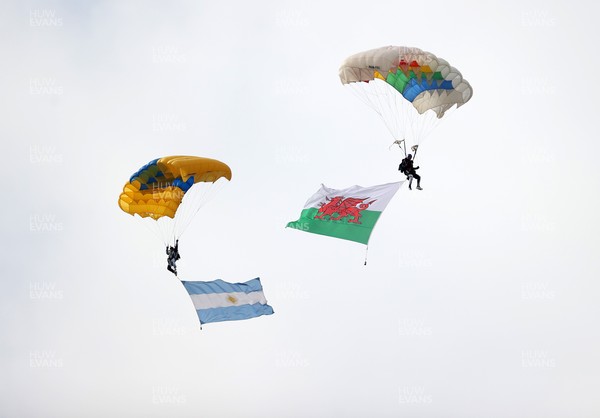 110726 - Argentina v Wales - Nations Championship - Paragliders land in the stadium