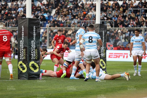 110726 - Argentina v Wales - Nations Championship - Rhys Carre of Wales scores a try