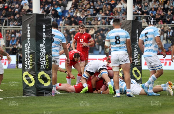 110726 - Argentina v Wales - Nations Championship - Rhys Carre of Wales scores a try