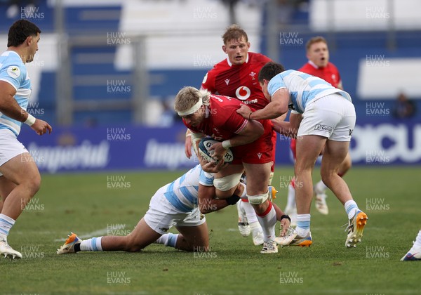 110726 - Argentina v Wales - Nations Championship - Aaron Wainwright of Wales is tackled by Simon Benitez Cruz of Argentina 
