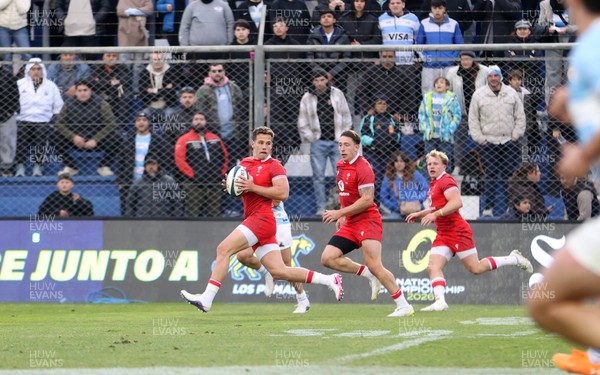 110726 - Argentina v Wales - Nations Championship - Kieran Hardy of Wales makes a break