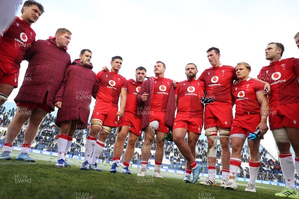 110726 - Argentina v Wales - Nations Championship - Dewi Lake of Wales in the team huddle