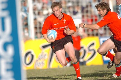 12-06-04. Argentina v Wales (1st Test in Tucuman).  Wales' Dwayne Peel jinks over to score try followed by Nicky Robinson.  