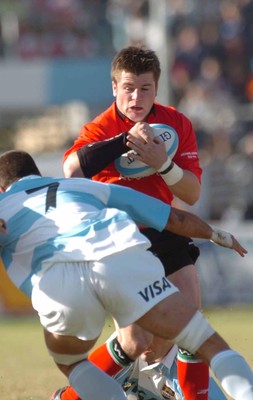 12-06-04. Argentina v Wales (1st Test in Tucuman).  Wales' Ceri Sweeney is caught by Lucas Ostiglia.  