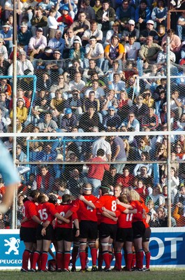 12-06-04. Argentina v Wales (1st Test in Tucuman).  Wales come together as Felipe Contepomi takes another conversion.  