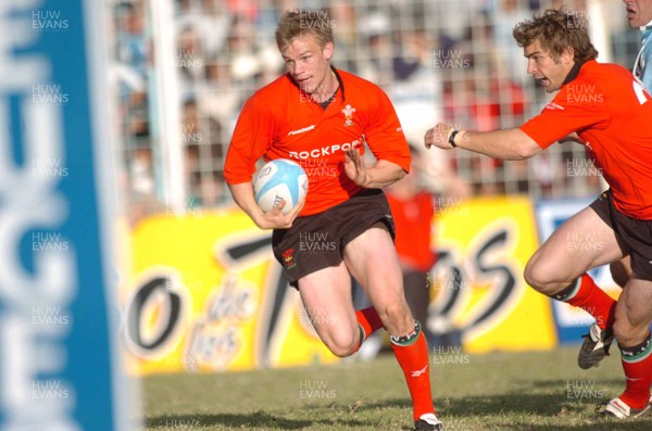 12-06-04. Argentina v Wales (1st Test in Tucuman).  Wales' Dwayne Peel jinks over to score try followed by Nicky Robinson.  
