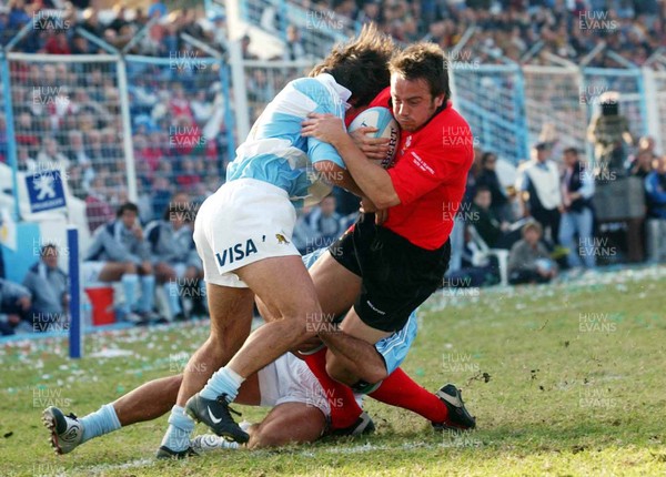 12-06-04. Argentina v Wales (1st Test in Tucuman).  Wales' Rhys Williams is held up by Jose Piossek as he gets close to line.  