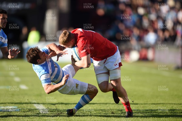 160618 - Argentina v Wales - International Rugby - James Davies of Wales holds off Nicolas Sanchez of Argentina