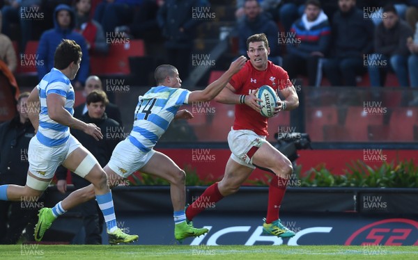 160618 - Argentina v Wales - International Rugby - George North of Wales gets away from Bautista Delguy of Argentina