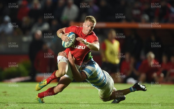 160618 - Argentina v Wales - International Rugby - Gareth Anscombe of Wales is tackled by Matias Alemanno of Argentina