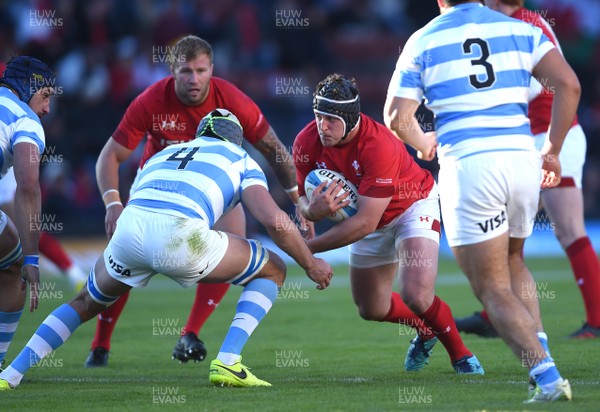 160618 - Argentina v Wales - International Rugby - Ryan Elias of Wales is tackled by Guido Petti of Argentina