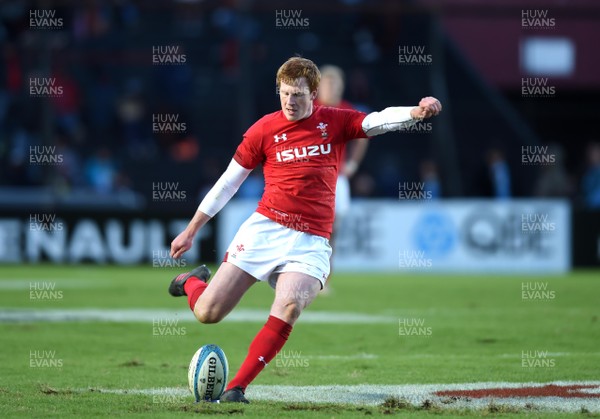 160618 - Argentina v Wales - International Rugby - Rhys Patchell of Wales kicks at goal