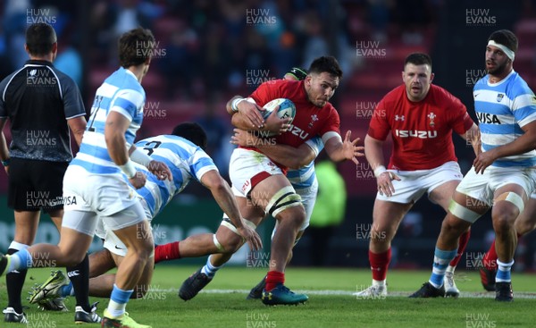 160618 - Argentina v Wales - International Rugby - Ellis Jenkins of Wales looks for a way through