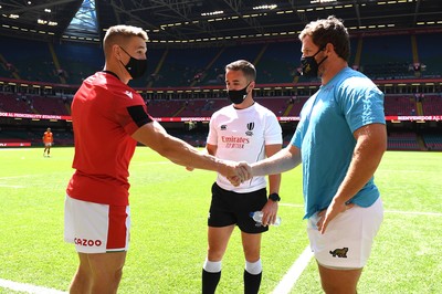 170721 - Argentina v Wales - International Rugby - Jonathan Davies of Wales, Referee Luke Pearce and Julian Montoya of Argentina