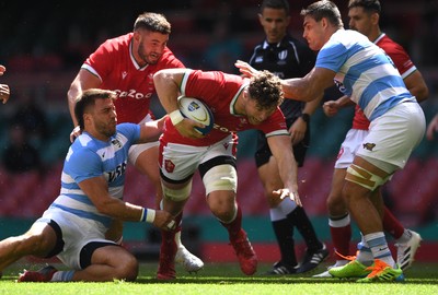 170721 - Argentina v Wales - International Rugby - Will Rowlands of Wales is tackled by Facundo Isa of Argentina