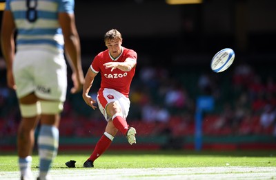 170721 - Argentina v Wales - International Rugby - Jarrod Evans of Wales kicks at goal