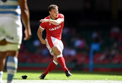 170721 - Argentina v Wales - International Rugby - Jarrod Evans of Wales kicks at goal