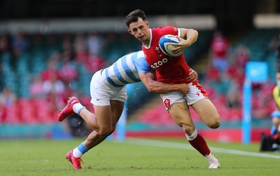 170721 - Argentina v Wales, Summer International Series, Second Test - Tom Rogers of Wales is tackled by Bautista Delguy of Argentina