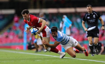 170721 - Argentina v Wales, Summer International Series, Second Test - Tom Rogers of Wales is tackled by Bautista Delguy of Argentina