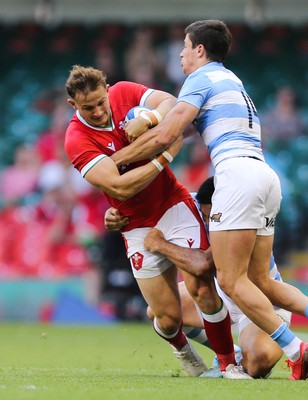 170721 - Argentina v Wales, Summer International Series, Second Test - Hallam Amos of Wales is tackled by the Argentinian defence