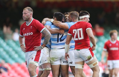 170721 - Argentina v Wales, Summer International Series, Second Test - Pablo Matera of Argentina celebrates with team mates after scoring try as Ross Moriarty of Wales  and Taine Basham of Wales show the disappointment