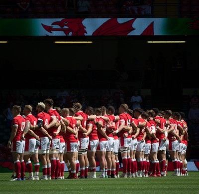 170721 - Argentina v Wales, Summer International Series, Second Test - The Wales team lineup for the national anthems