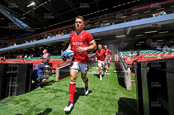 170721 - Argentina v Wales - International Rugby - Jonathan Davies of Wales leads out his side
