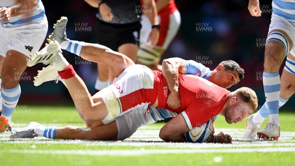 170721 - Argentina v Wales - International Rugby - Ross Moriarty of Wales is tackled by Tomas Cubelli of Argentina