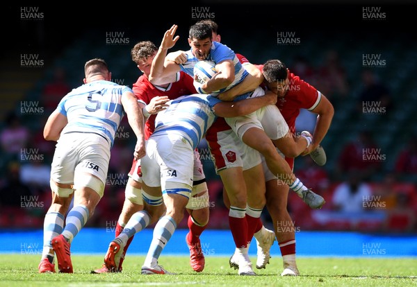 170721 - Argentina v Wales - International Rugby - Tomas Cubelli of Argentina is held