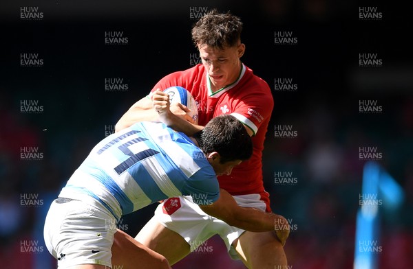 170721 - Argentina v Wales - International Rugby - Tom Rogers of Wales is tackled by Bautista Delguy of Argentina