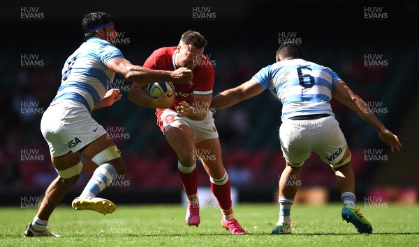 170721 - Argentina v Wales - International Rugby - Owen Lane of Wales takes on Rodrigo Bruni and Pablo Matera of Argentina