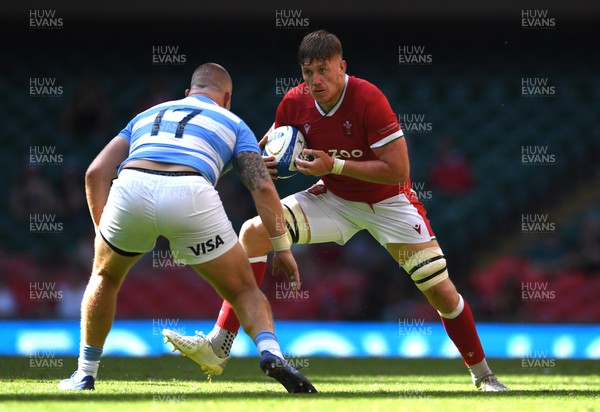 170721 - Argentina v Wales - International Rugby - Matthew Screech of Wales is tackled by Facundo Gigena of Argentina
