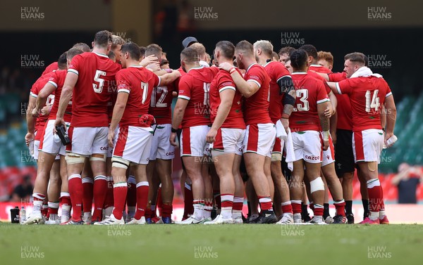 170721 - Wales v Argentina - Summer International Series - Wales team huddle after the game